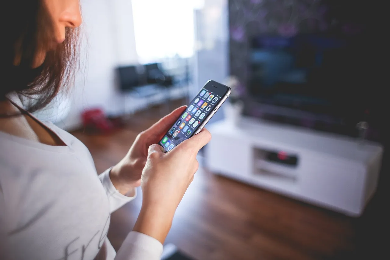 Illustrazione per: Scegliere la piattaforma giusta per lo sviluppo di app mobile
